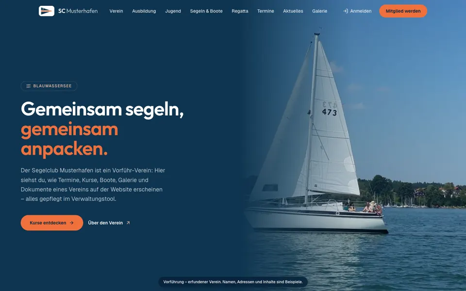 Startseite der Muster-Vereinswebsite mit Segelboot und dem Satz „Gemeinsam segeln, gemeinsam anpacken“